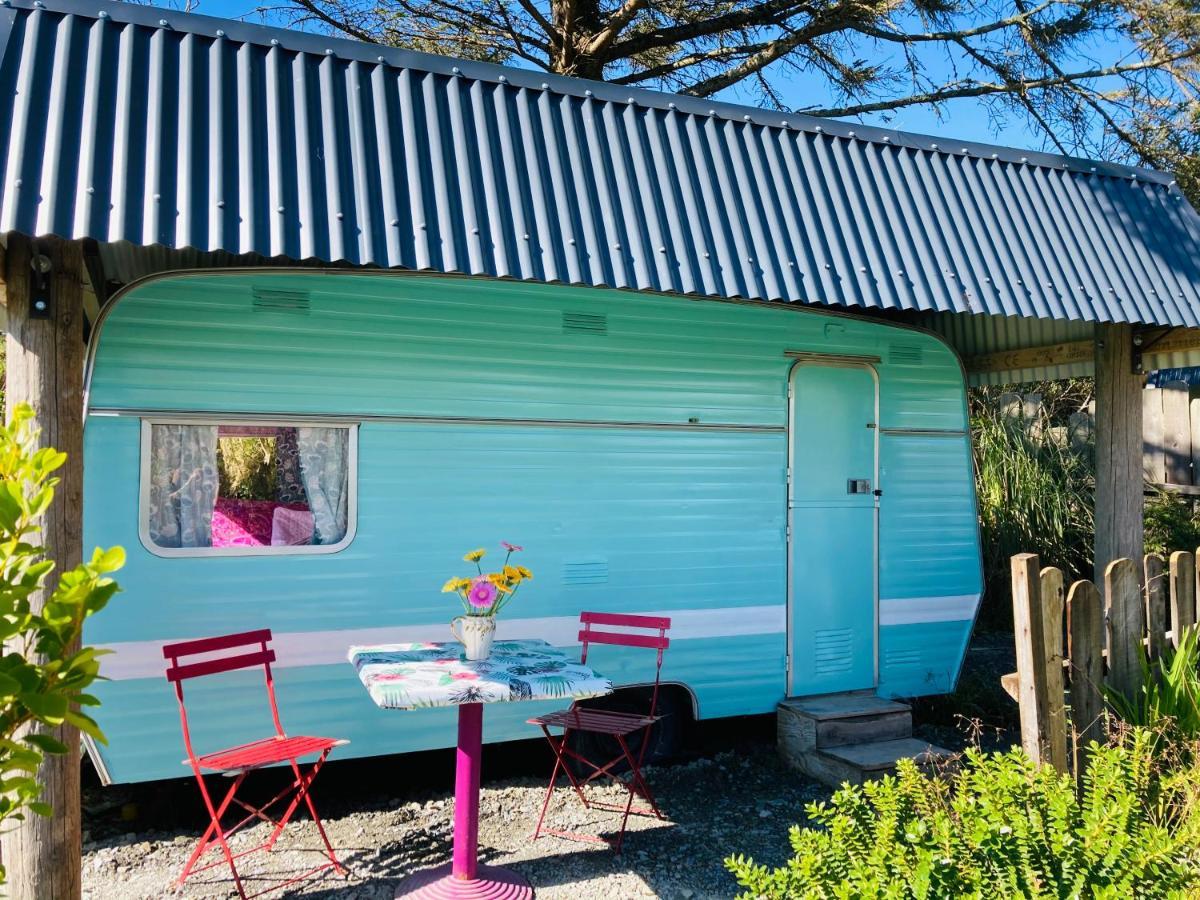 Retro Caravans At Valentia Island Escape Chapeltown Exterior foto