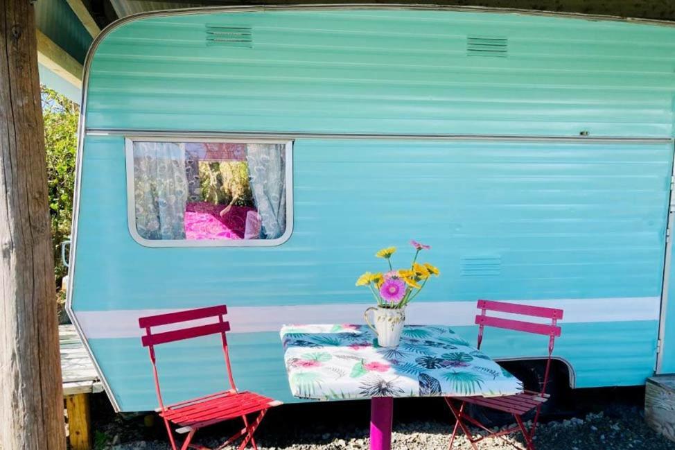 Retro Caravans At Valentia Island Escape Chapeltown Exterior foto