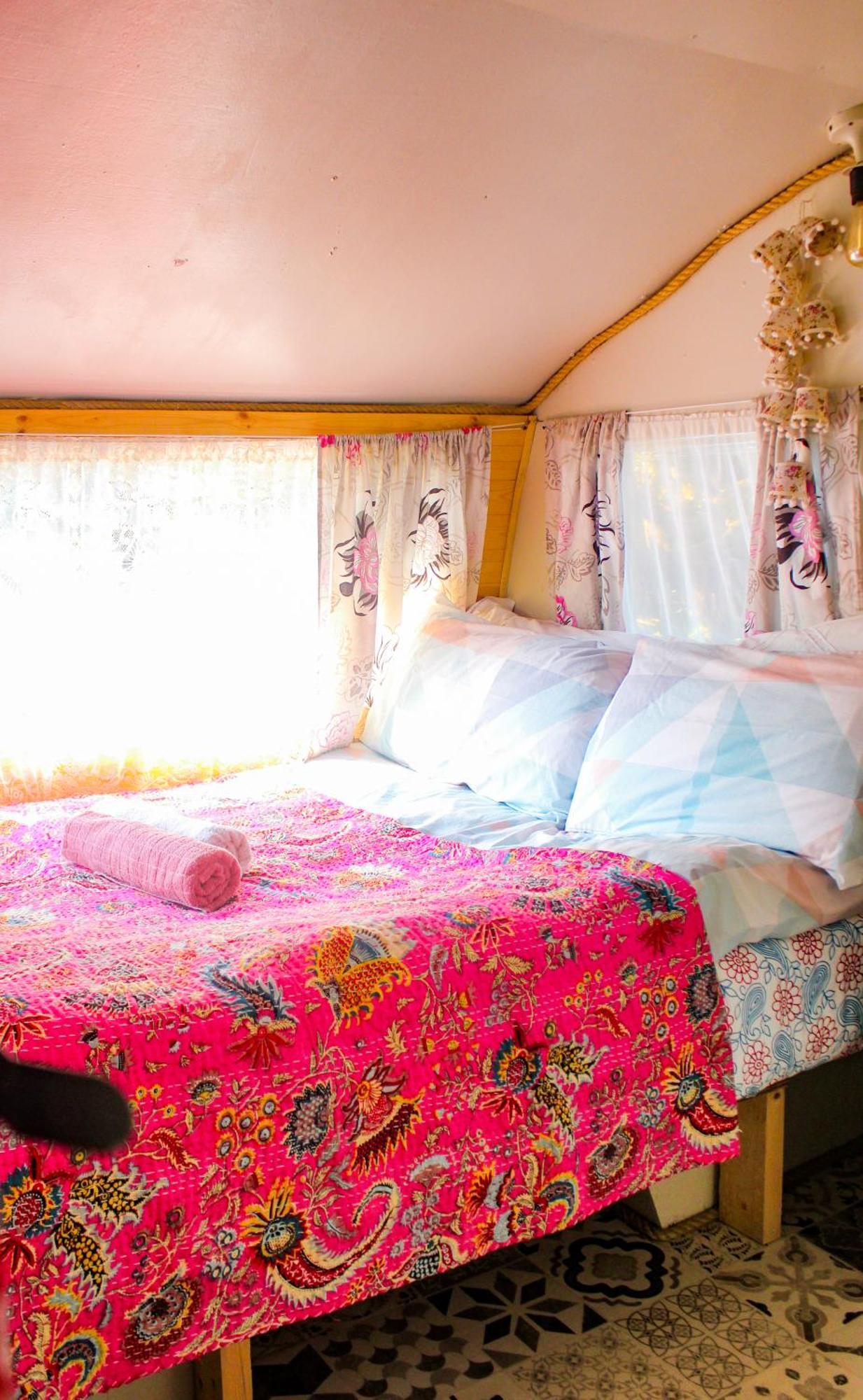 Retro Caravans At Valentia Island Escape Chapeltown Exterior foto